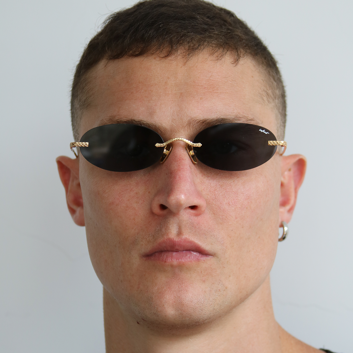 Lentes de sol - Aero Quo - Dorado - Lente Gris