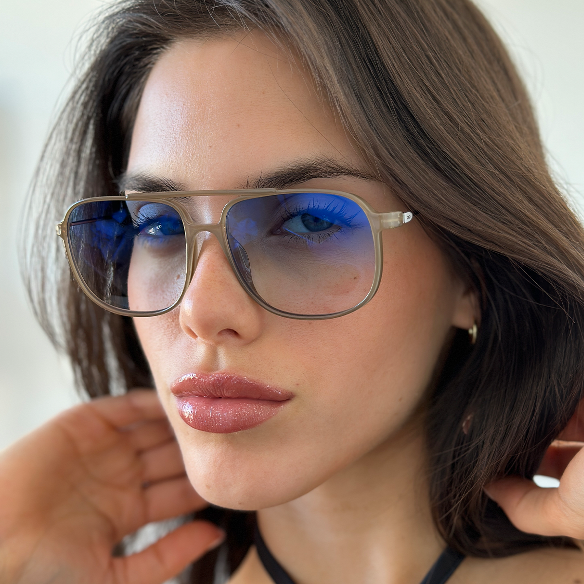 Caravan Milky Brown Lente Suave Espejada Azul Degrade